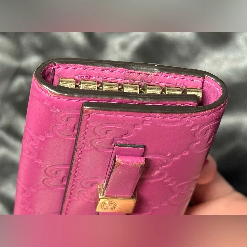 Gucci pink key holder